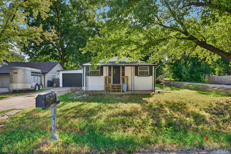 1520 Frankfort St, Winfield, KS 67156