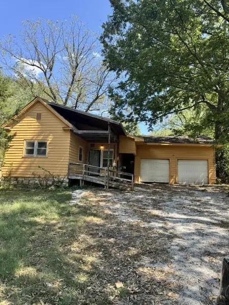 2326 N Jefferson AVE, Springfield, MO 65803