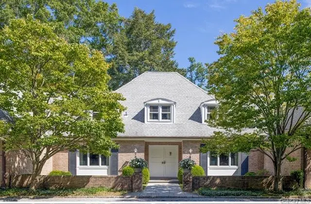217 Feeks LN, Locust Valley, NY 11560