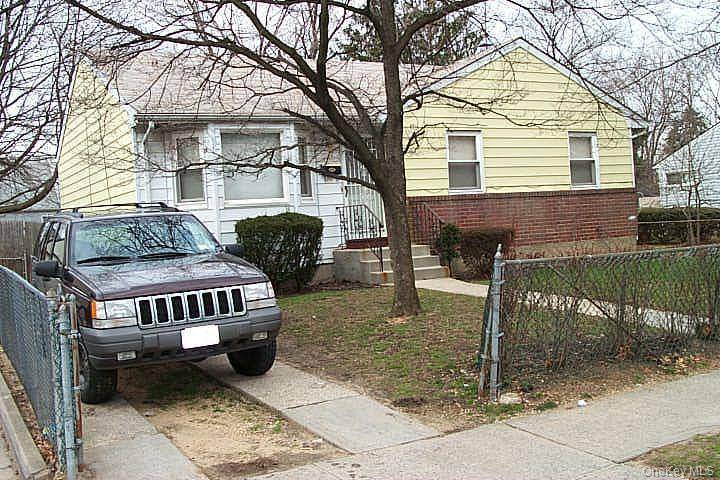271 Sherman ST, Westbury, NY 11590