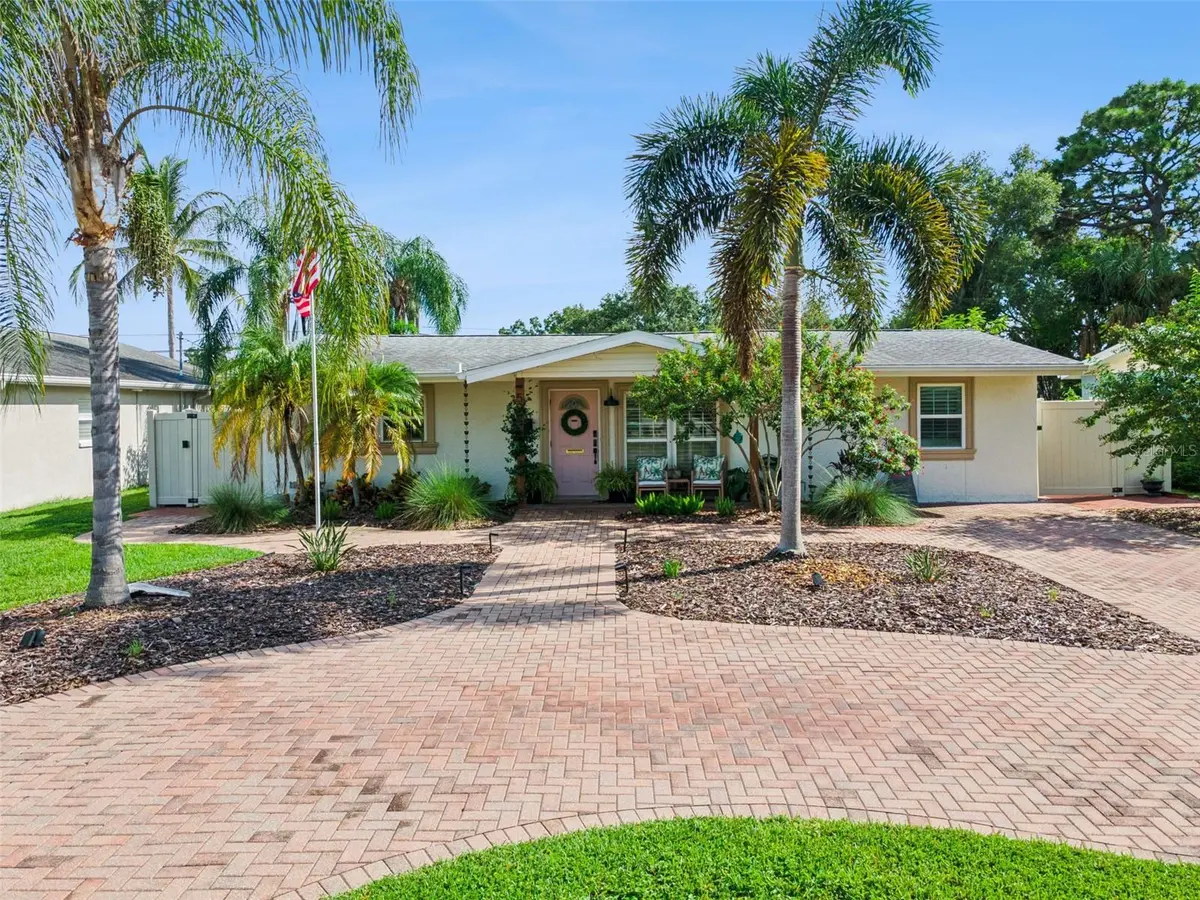 592 43RD AVE NE, St Petersburg, FL 33703