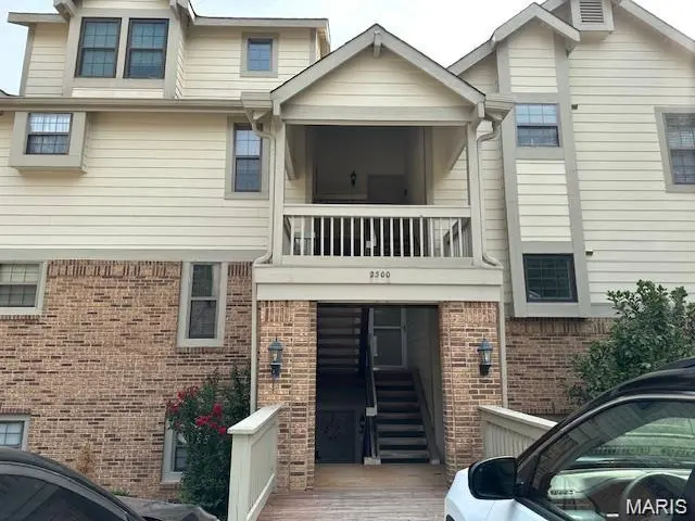 2300 Yellowstone Park CT #F, Maryland Heights, MO 63043