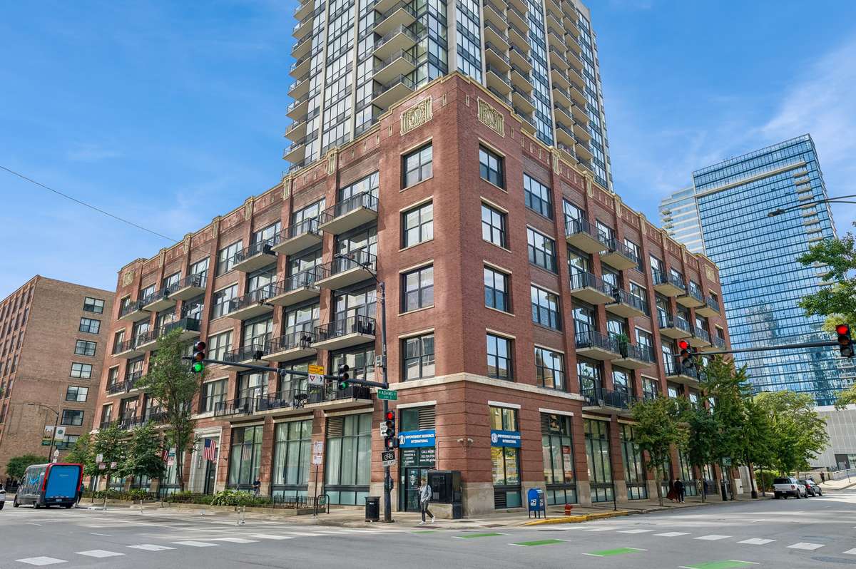 210 S Desplaines ST #607, Chicago, IL 60661
