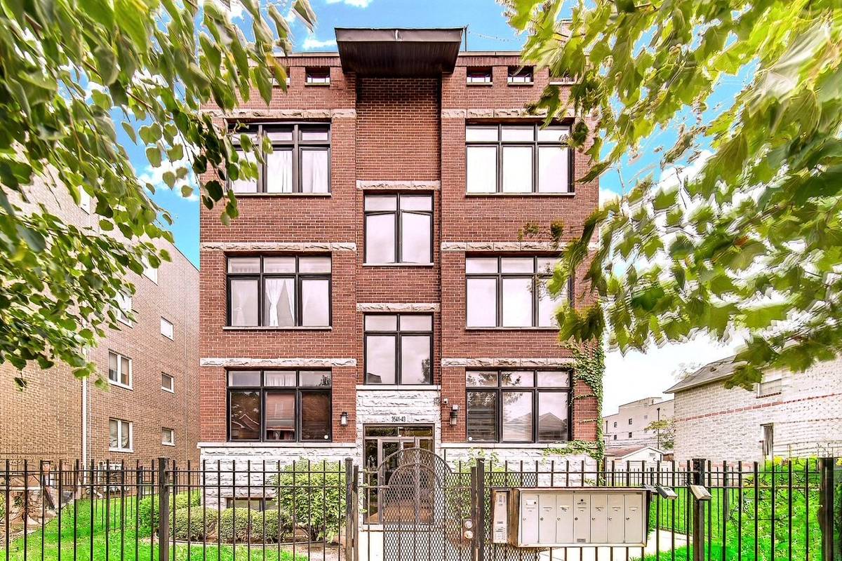 3541 S Prairie AVE #4, Chicago, IL 60653