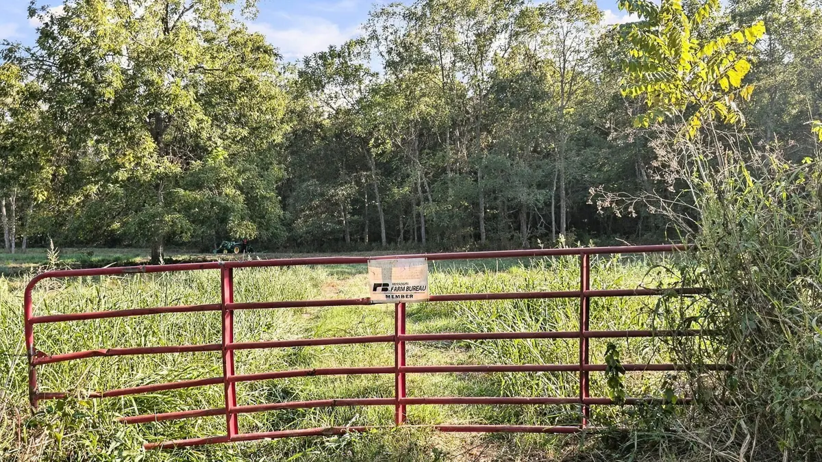 000 County Road 9160, Koshkonong, MO 65692