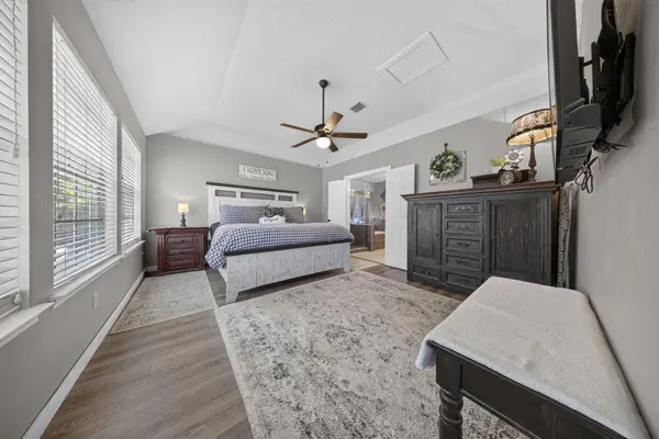 806 Mountain Ridge DR, Leander, TX 78641