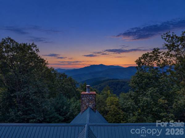 4880 Nightingale LN, Lenoir, NC 28645