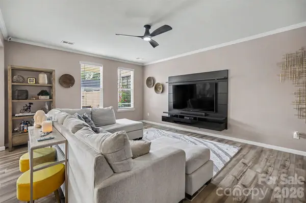 8131 Merryvale LN, Charlotte, NC 28214