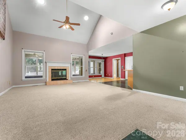 106 Fish Hawk DR, Hendersonville, NC 28739