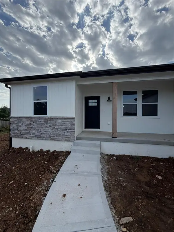 1415 Thomas DR, Louisburg, KS 66053