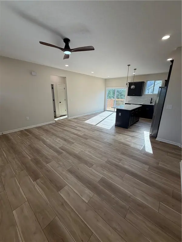 1415 Thomas DR, Louisburg, KS 66053