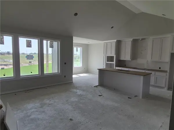 5008 N 146th ST, Basehor, KS 66007