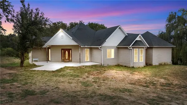 14883 J HWY, Hughesville, MO 65334