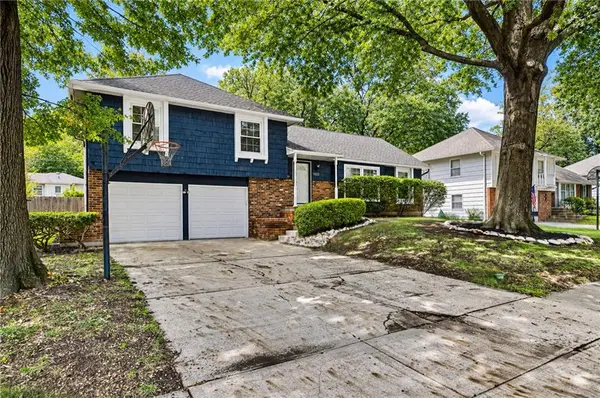 9800 Walmer ST, Overland Park, KS 66212