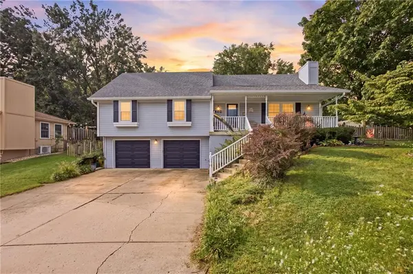 502 NE Fox Trail DR, Blue Springs, MO 64014