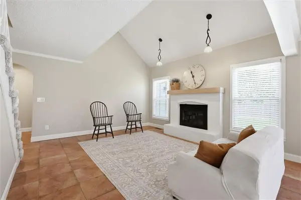 528 NE Bordner DR, Lee's Summit, MO 64086