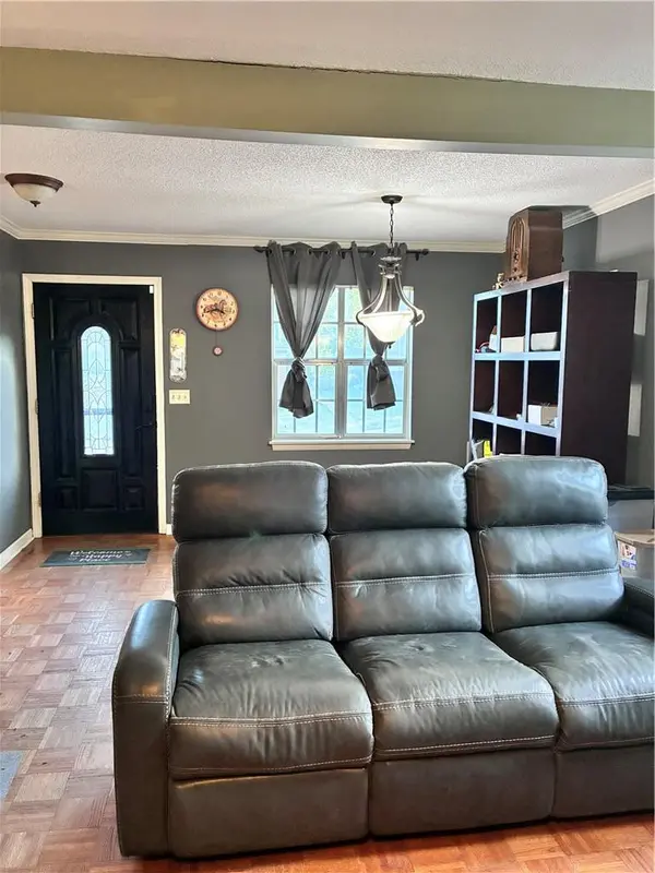 16904 E 35th TER, Independence, MO 64055