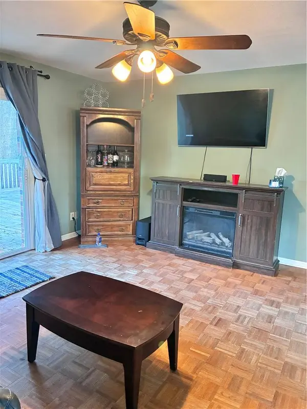 16904 E 35th TER, Independence, MO 64055