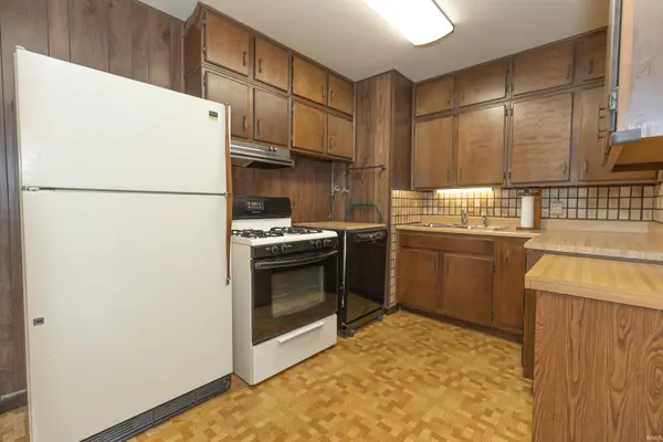 4500 Longfield DR, Evansville, IN 47710