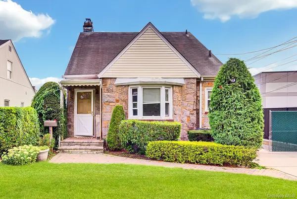 569 Greenway, West Hempstead, NY 11552