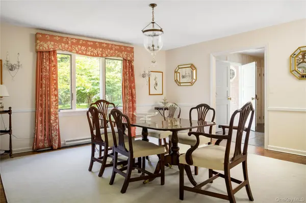 217 Feeks LN, Locust Valley, NY 11560