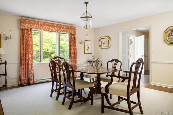 217 Feeks LN, Locust Valley, NY 11560