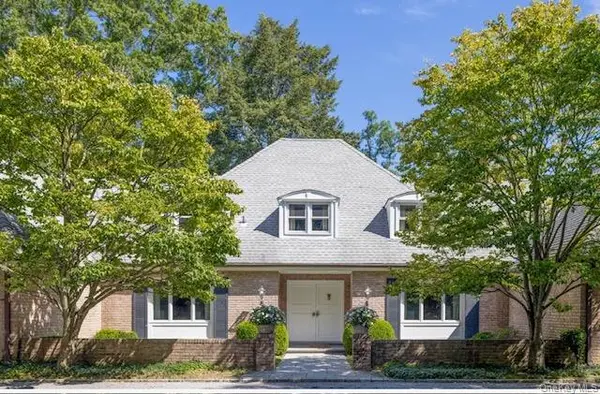 217 Feeks LN, Locust Valley, NY 11560