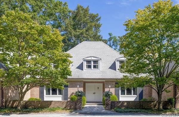 217 Feeks LN, Locust Valley, NY 11560