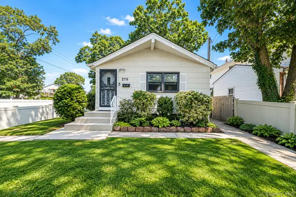 276 Deauville BLVD, Copiague, NY 11726