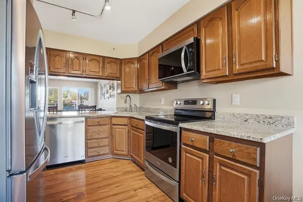 4 Marina DR #D2, Mahopac, NY 10541
