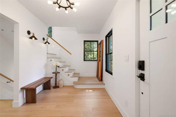 10 The Locusts, Roslyn Estates, NY 11576