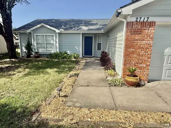 2717 Wildflower DR, Lawrence, KS 66047