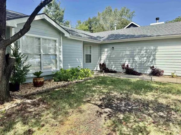 2717 Wildflower DR, Lawrence, KS 66047