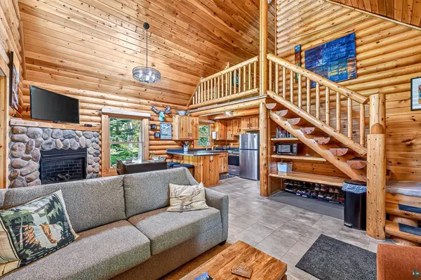 2626 Ridgeview Dr, Two Harbors, MN 55616