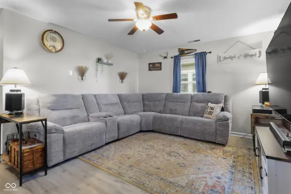 69 S Carlisle ST, Bargersville, IN 46106