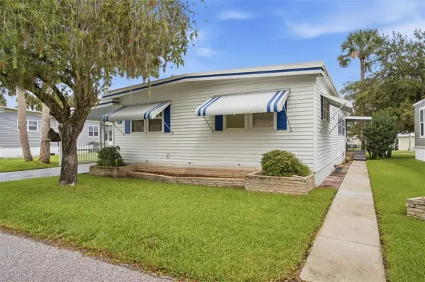 33 COCOS PLUMOSA DR, Eustis, FL 32726