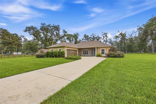 16 LAKESIDE DR, Ocala, FL 34482