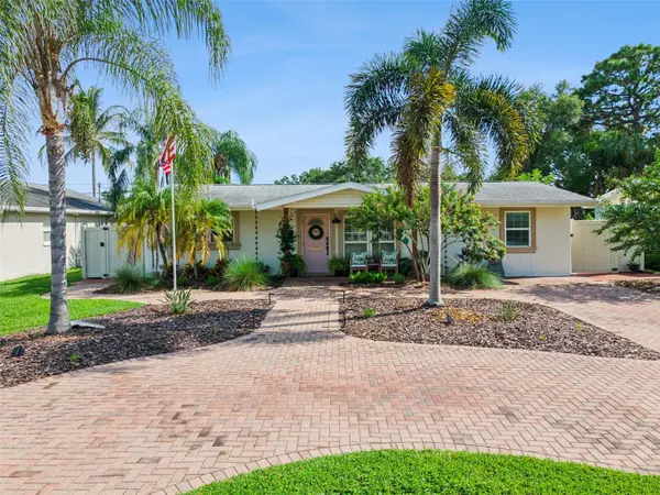 592 43RD AVE NE, St Petersburg, FL 33703