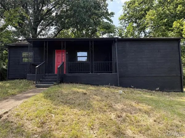 2235 Edmund AVE, St Louis, MO 63121