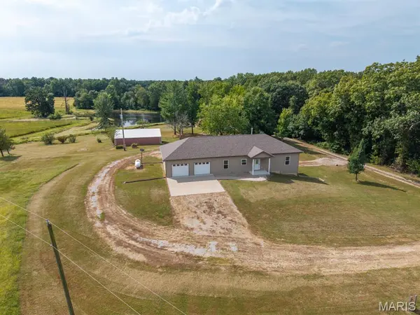 5704 County Road 262, Auxvasse, MO 65231