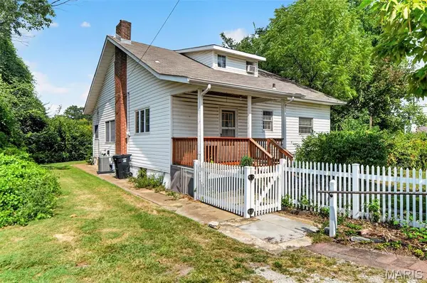 446 Sappington Barracks RD, Unincorporated, MO 63125