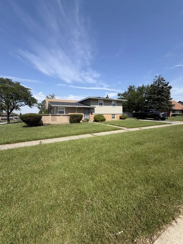 16767 Sunset Ridge DR, Country Club Hills, IL 60478