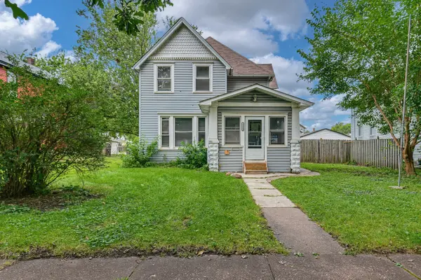 2214 W 2ND ST, Davenport, IA 52802