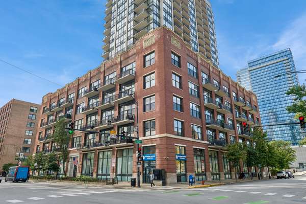 210 S Desplaines ST #607, Chicago, IL 60661