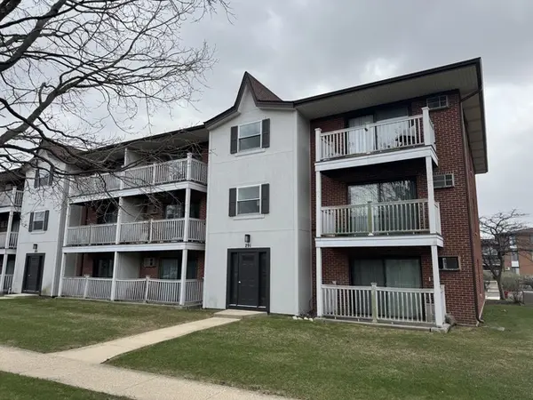 291 Gregory ST #12, Aurora, IL 60504
