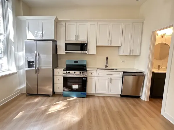 2057 W Roscoe ST #1R, Chicago, IL 60618