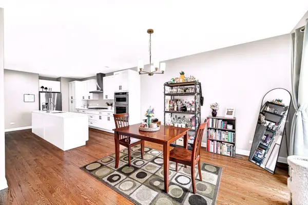 3541 S Prairie AVE #4, Chicago, IL 60653