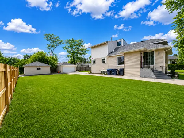 1936 S 17th AVE, Maywood, IL 60153