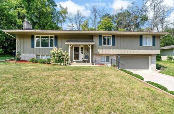 12708 Parkwood DR, Burnsville, MN 55337