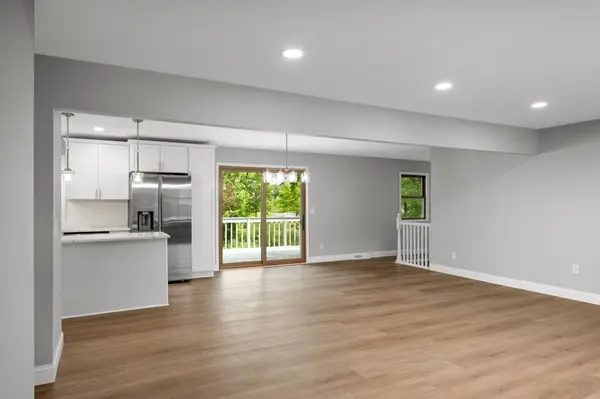 11004 Oak Knoll TER N, Minnetonka, MN 55305